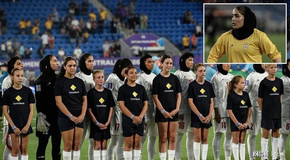 乐鱼在线登录-拒唱国歌到高唱国歌！伊朗女足向国旗敬礼 戴头巾+穿长衣长裤踢球